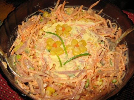 Салат с морковью и кукурузой